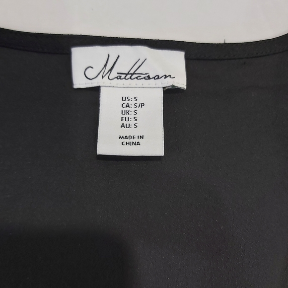 Gently once used Mattison V-neck short sleeve top, Size: small-medium fit - Picture 7 of 9